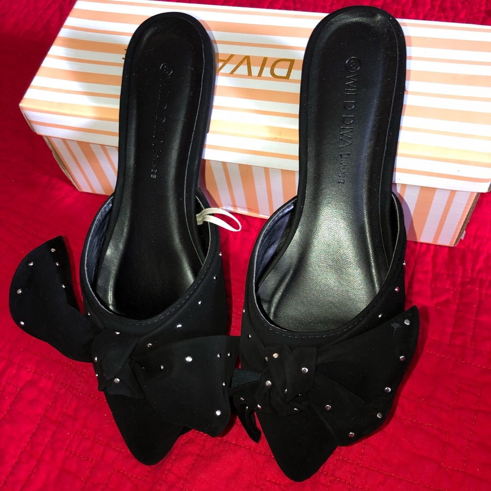 Black pointed toe flats